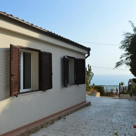 Lovely House With Amazing Sea View * 리카타