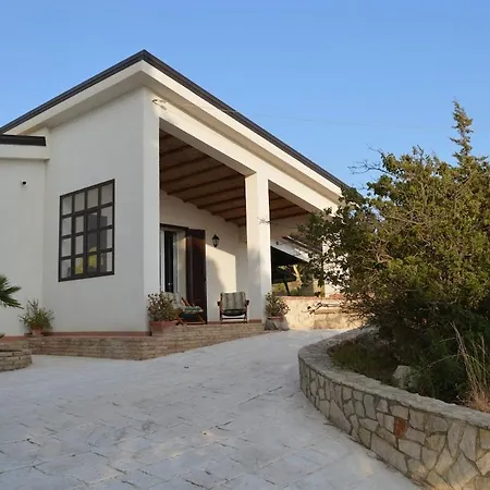 Lovely House With Amazing Sea View 리카타